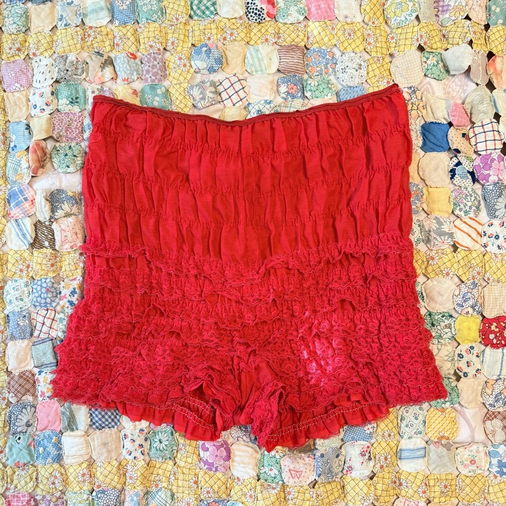 vintage red lace bloomer shorts ❤️